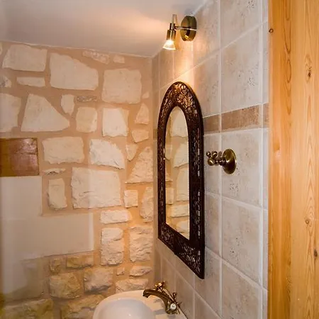 Ostria Villa *